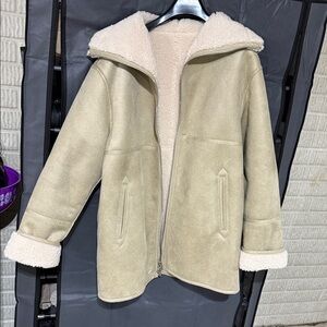 Women’s coat MNG like new without tags worn once